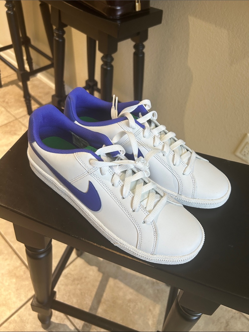 NWT Nike women’s  White Sneakers 10